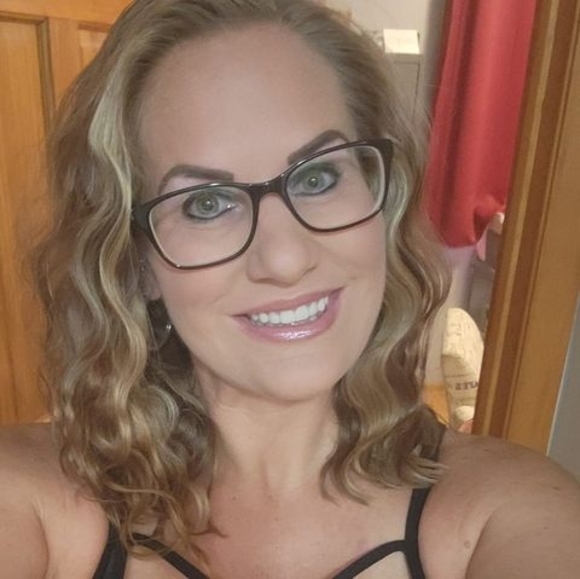 Meet your Posher, Amber - Picture 1 of 1